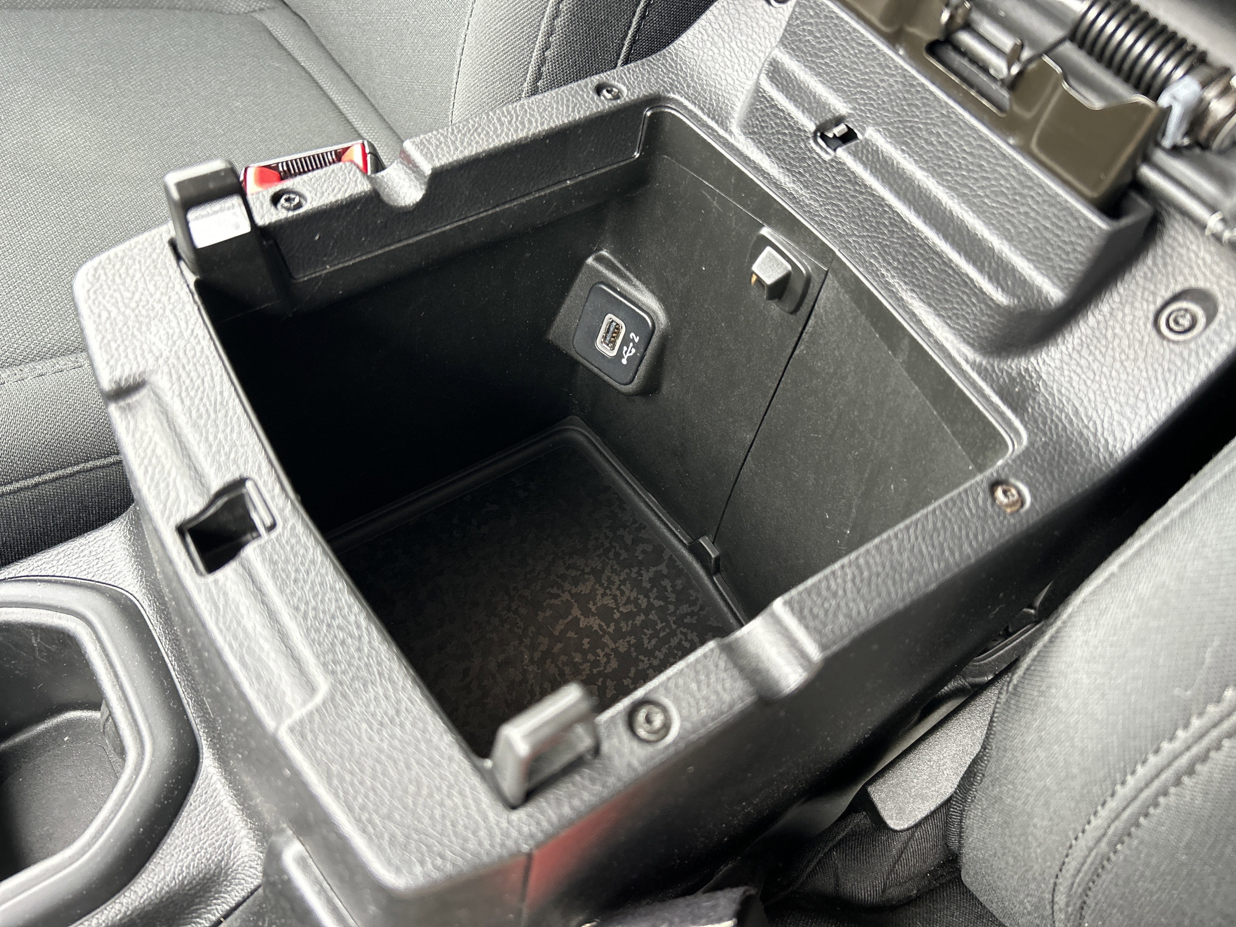 2019 Jeep WRANGLER UNL SAHARA