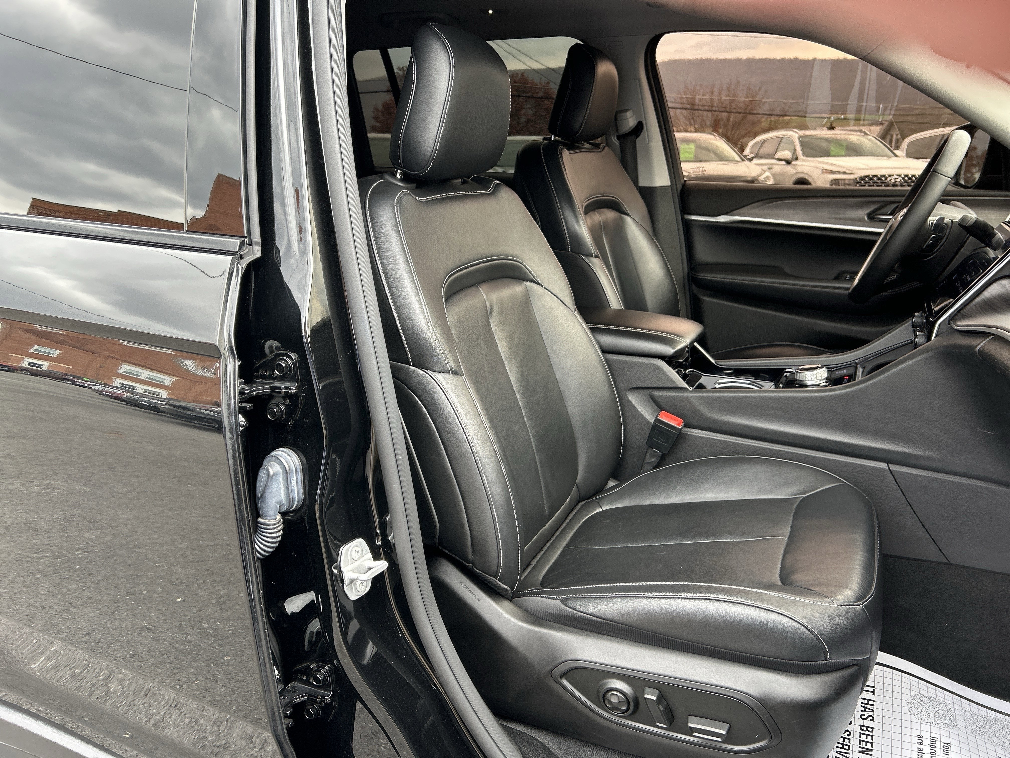 2022 Jeep GRAND CHEROKEE LIMITED