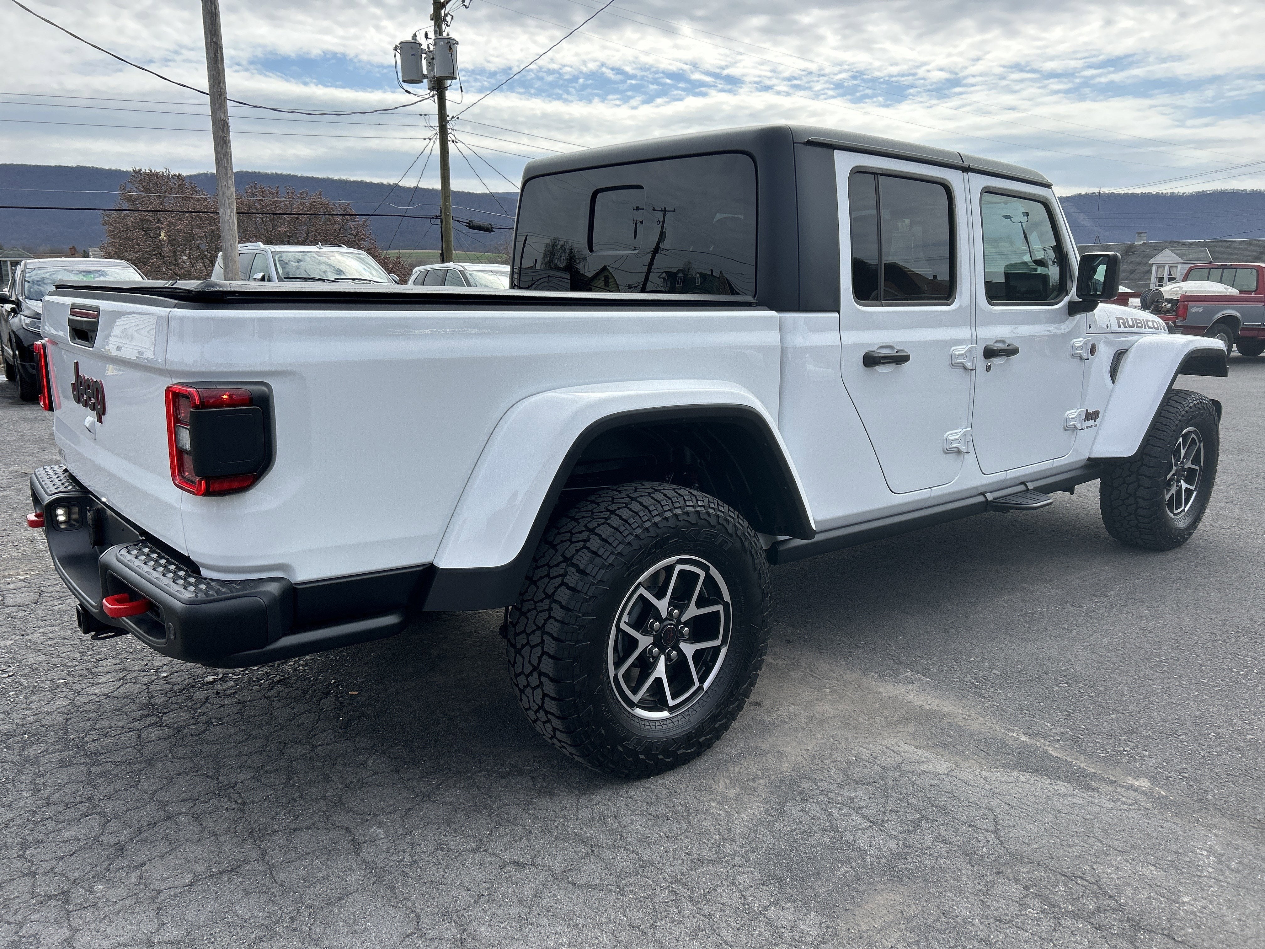 2025 Jeep GLADIATOR JTJS98