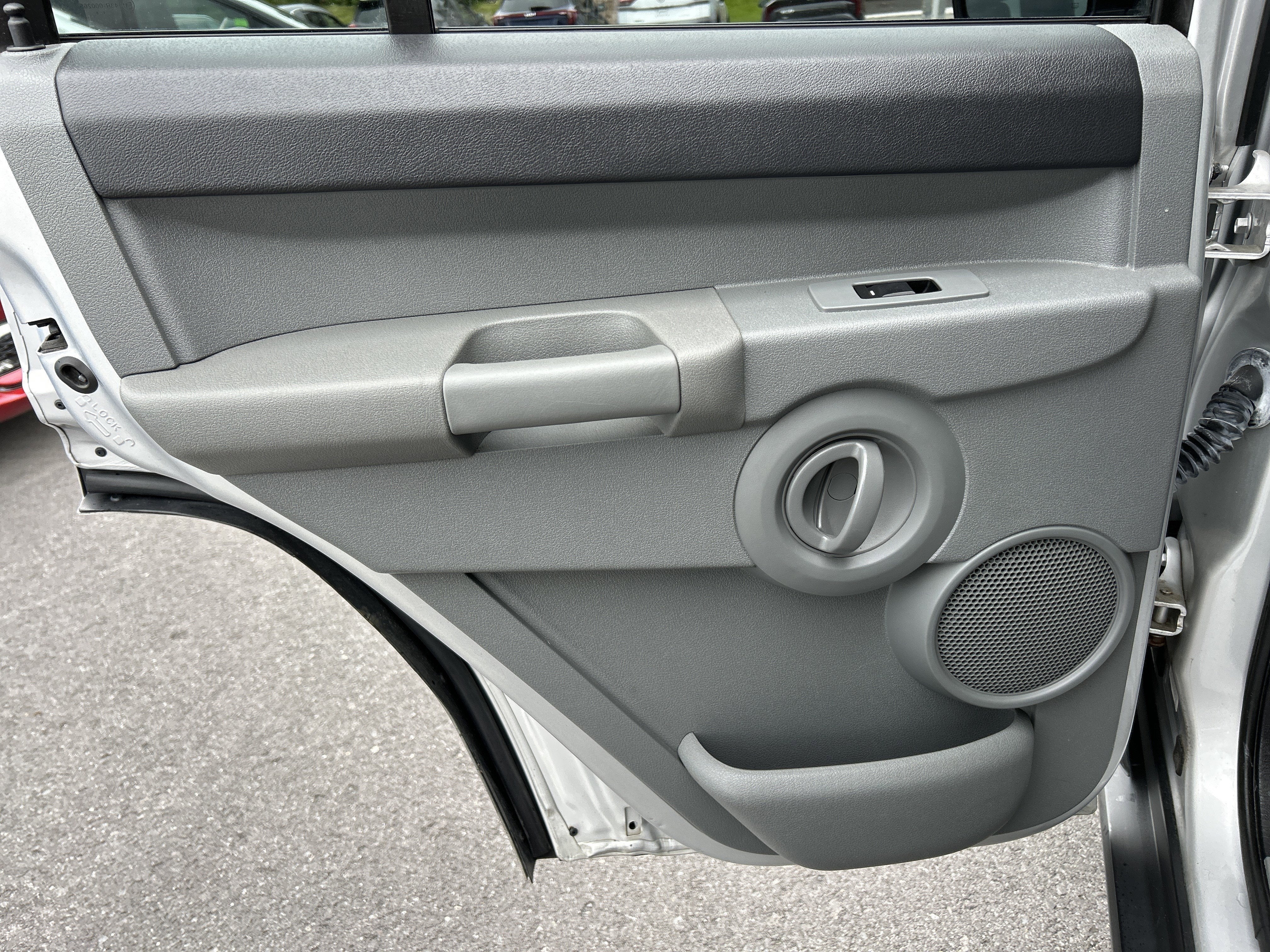 2007 Jeep Commander Sport