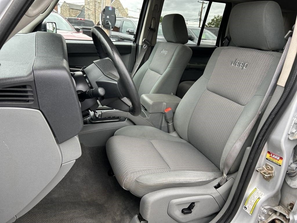 2007 Jeep Commander Sport