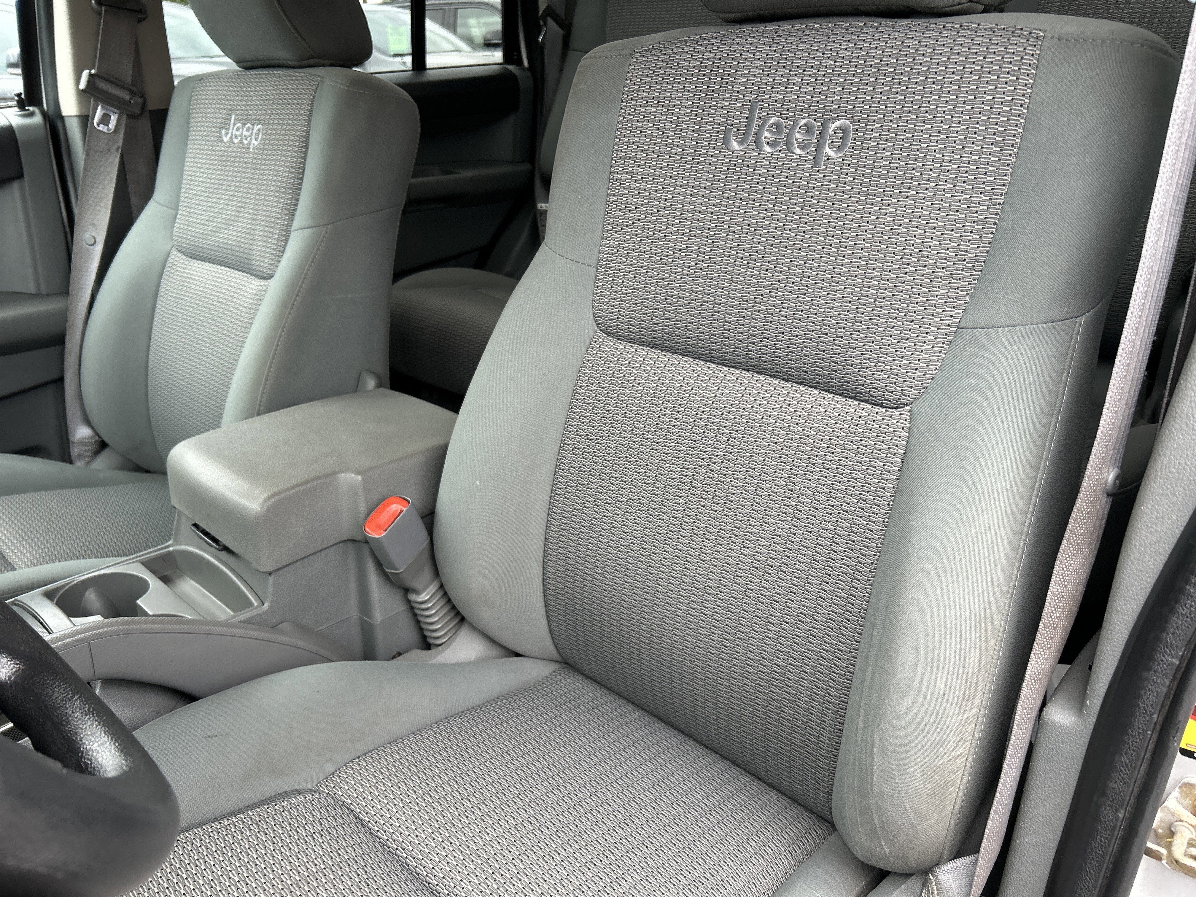 2007 Jeep Commander Sport
