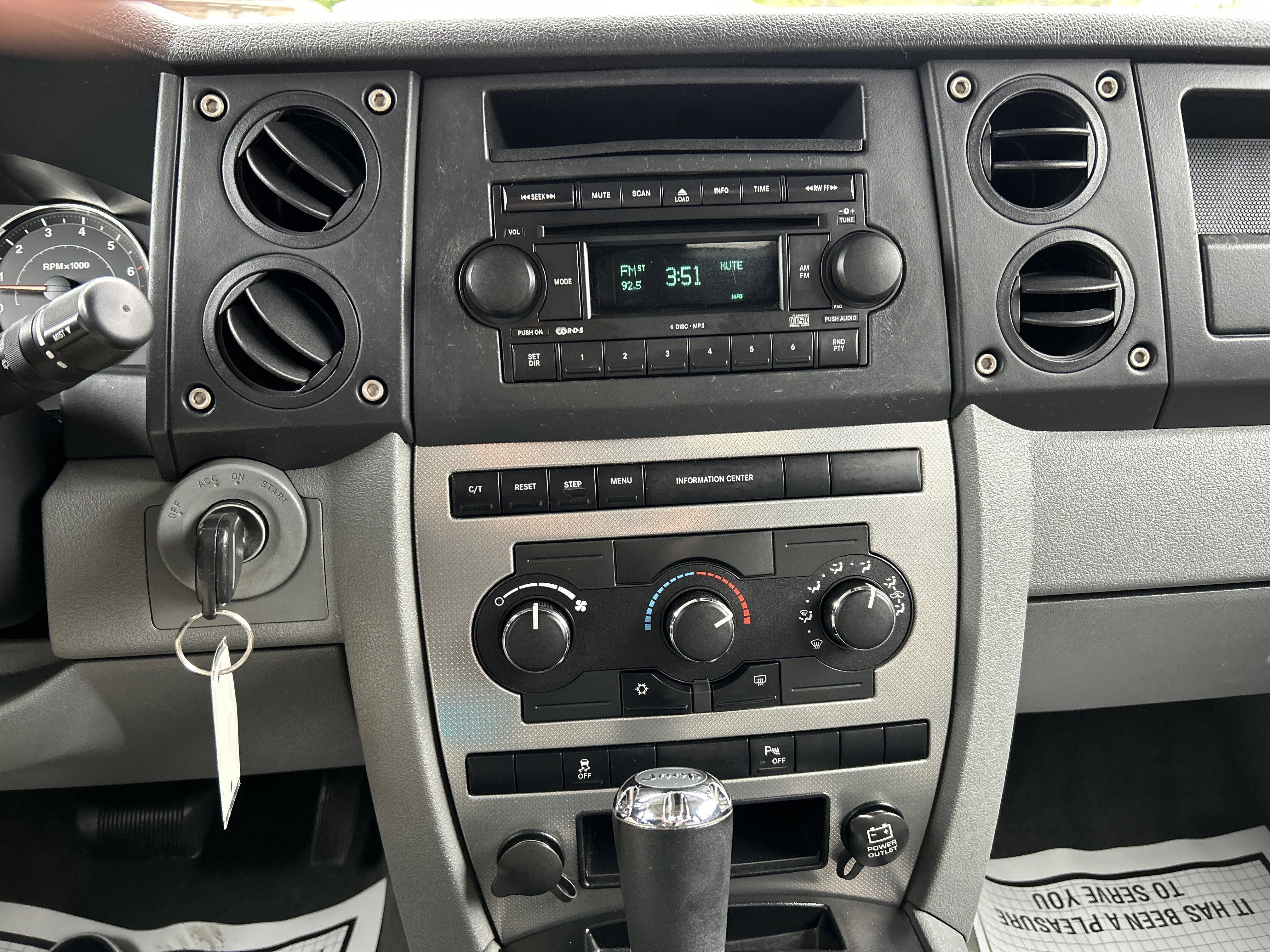 2007 Jeep Commander Sport