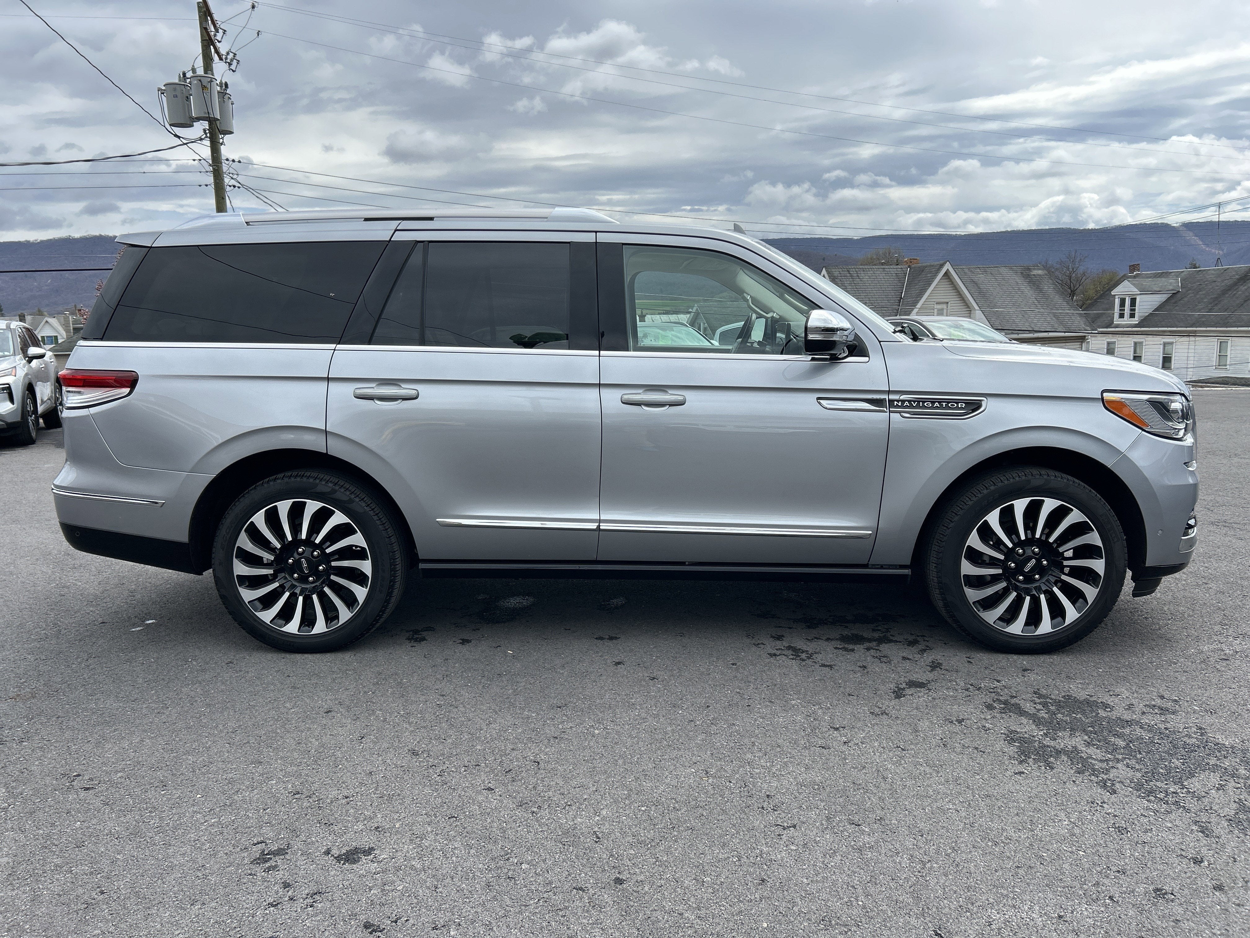 2023 Lincoln NAVIGATOR BLACK LABEL