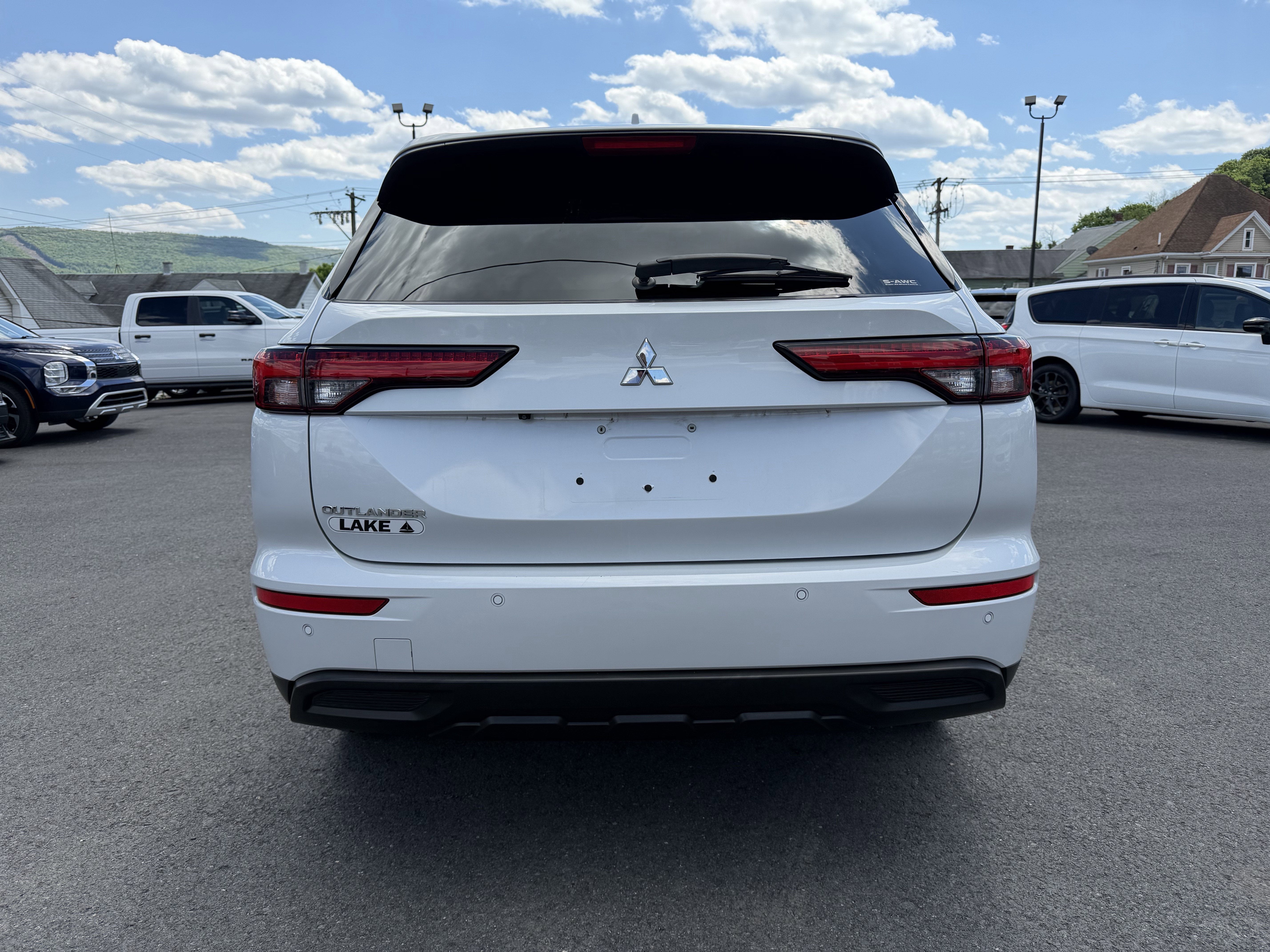 2022 Mitsubishi OUTLANDER ES