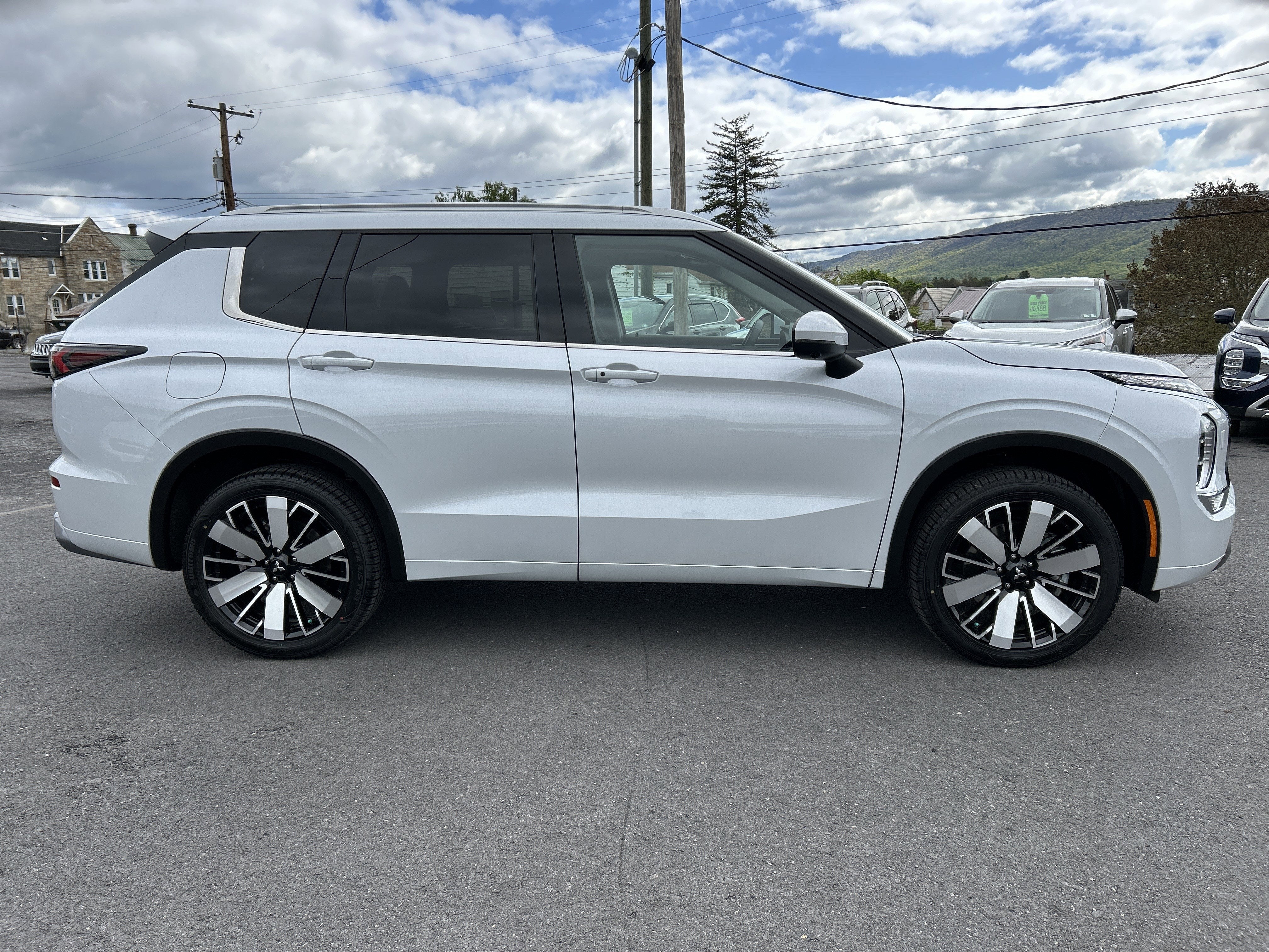 2025 Mitsubishi OUTLANDER SEL