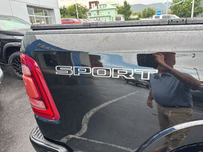 2020 RAM 1500 Laramie Crew Cab 4x4 5'7" Box