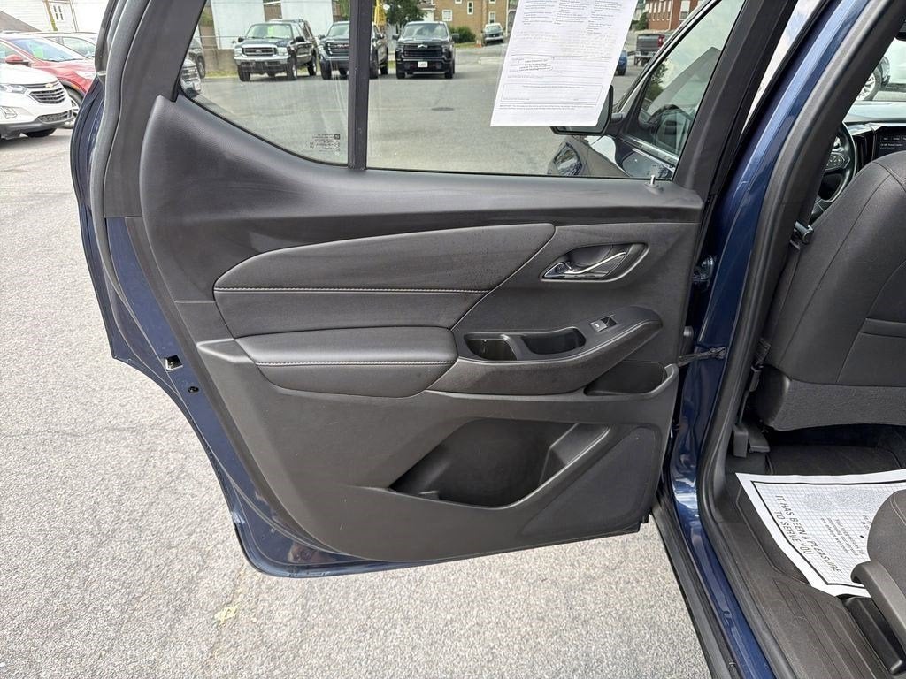 2022 Chevrolet Traverse LT Cloth