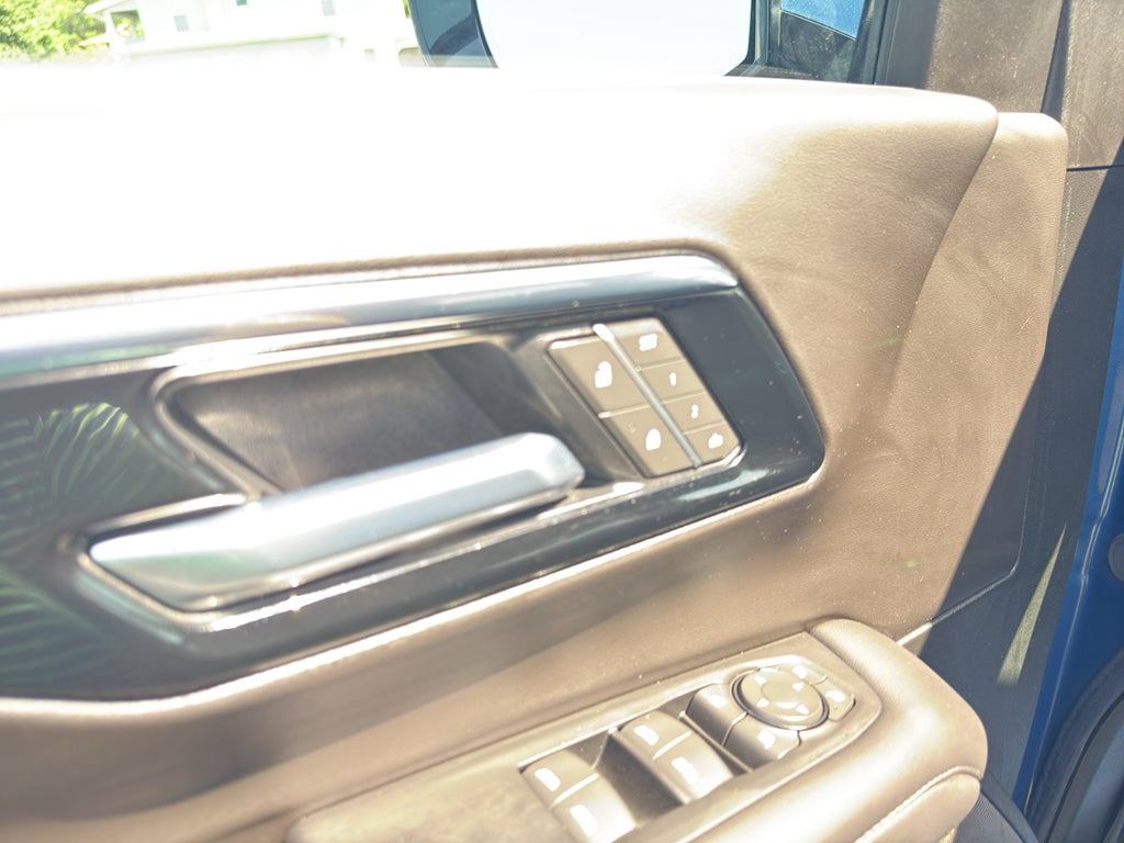 2025 Chevrolet Suburban LT